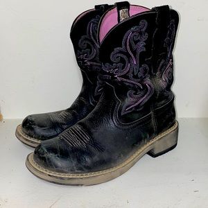 Women’s ariat fat baby’s size is 9B